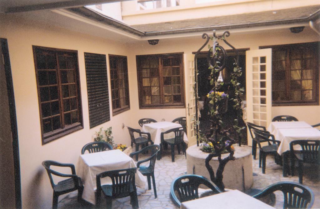 Les Hotes De Cezanne Sezanne Exterior photo